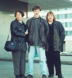 Акитивисты фэн-клуба (слева направо): Анна Ходош, Александр 
Балабченков, Екатерина Смолянина. Фото О.Поля